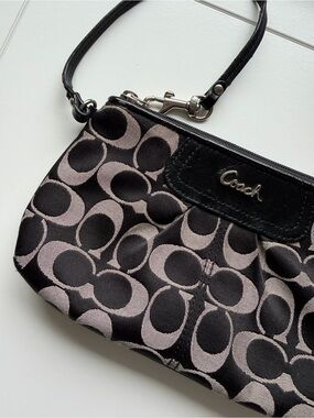 VTG Coach Y2K Small Black and Gray Signature Wristlet Purse Jacquard